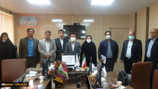 در نشست هم اندیشی مسئولان دانشگاه فرهنگیان و کانون زبان ایران انجام شد:

انعقاد تفاهم نامه همکاری مشترک آموزشی و پژوهشی در زمینه آموزش زبان انگلیسی به اساتید، دانشجویان و کارکنان دانشگاه فرهنگیان  2