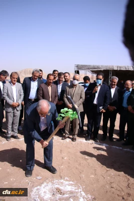با حضور رئیس دانشگاه فرهنگیان کشور، استاندار و جمعی از مسؤولان استان:

نخستین دانشگاه جامع فرهنگیان کشور در کرمان کلنگ  زنی شد