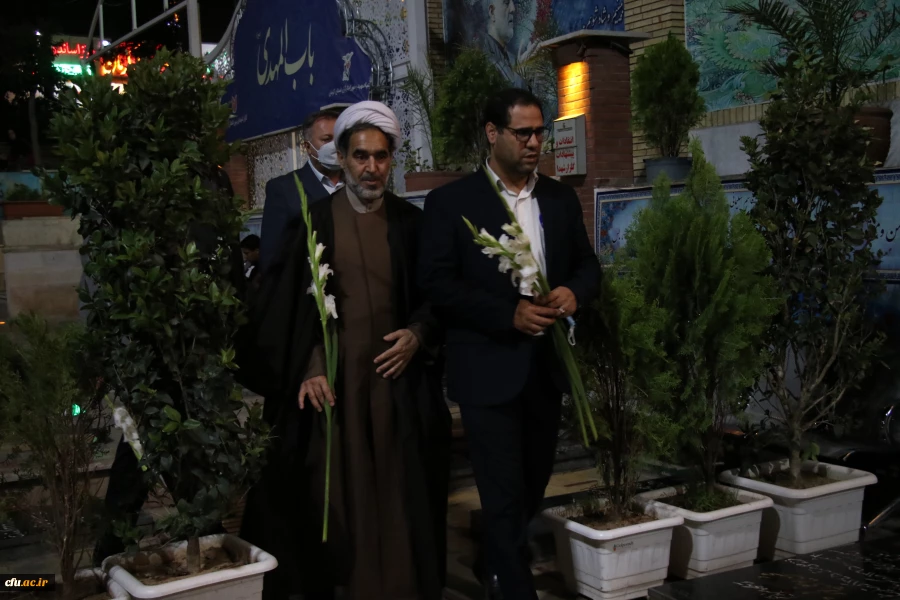 ادای احترام رئیس دانشگاه فرهنگیان کشور به سردار شهید "حاج قاسم سلیمانی" 2