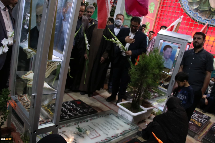 ادای احترام رئیس دانشگاه فرهنگیان کشور به سردار شهید "حاج قاسم سلیمانی" 2