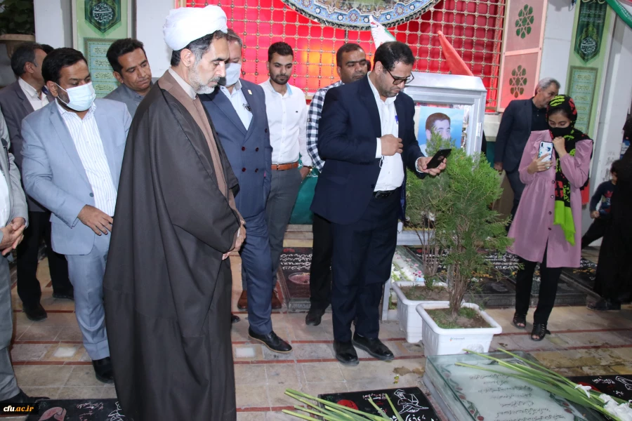 ادای احترام رئیس دانشگاه فرهنگیان کشور به سردار شهید "حاج قاسم سلیمانی" 2