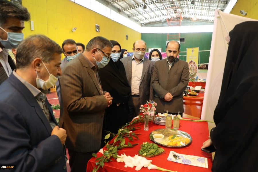 معاون دانشجویی دانشگاه از برگزاری مرحله کشوری جشنواره غذای سالم خبر داد.  3