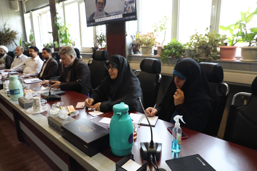 تبیین گری و مواجهه پیش گیرانه از ویژگی های معلم آینده است