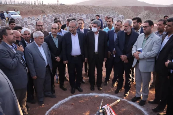 با حضور وزیر آموزش و پرورش و دکتر صحرایی کلنگ احداث دانشگاه جامع فرهنگیان این استان به زمین زده شد 3