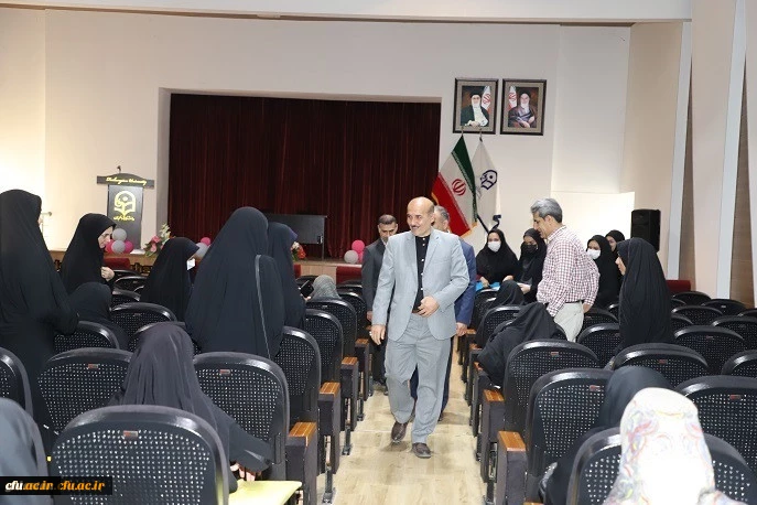 بازدید مدیرکل آموزش و پرورش از فرآیند مصاحبه پذیرفته شدگان مرحله اول آزمون استخدام پیمانی سال 1400

 3