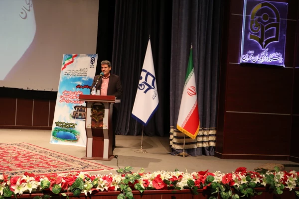 نگاه به آینده و ایده های نوآورانه از ملزومات حرفه معلمی است 2