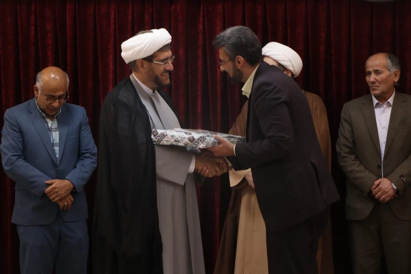 مراسم تکریم و معارفه مسئول دفتر نمایندگی نهاد مقام معظم رهبری در دانشگاه فرهنگیان استان اصفهان 12