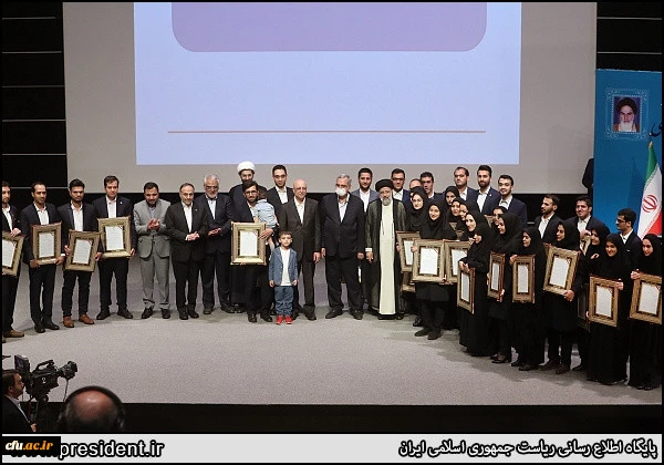 معاون دانشجویی دانشگاه فرهنگیان گفت:دانشجو معلمان، پری فهندژ سعدی،مریم انصاف،شیرین پورقاز و مهدی چیت ساز در مقطع کارشناسی و همچنین دانشجوآموخته احسان طالبی، در مقطع کارشناسی ارشد در بیست و نهمین جشنواره، موفق به کسب عناوین دانشجوی نمونه و برتر در بین دانش