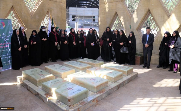 تجدید میثاق دانشجومعلمان شرکت کننده در جشنواره رویش با آرمان های شهدا 3