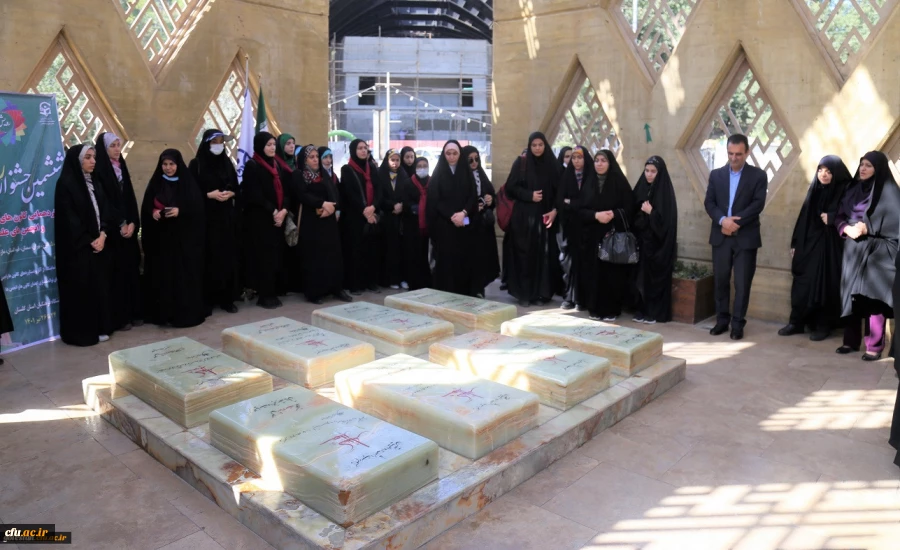 تجدید میثاق دانشجومعلمان شرکت کننده در جشنواره رویش با آرمان های شهدا 3