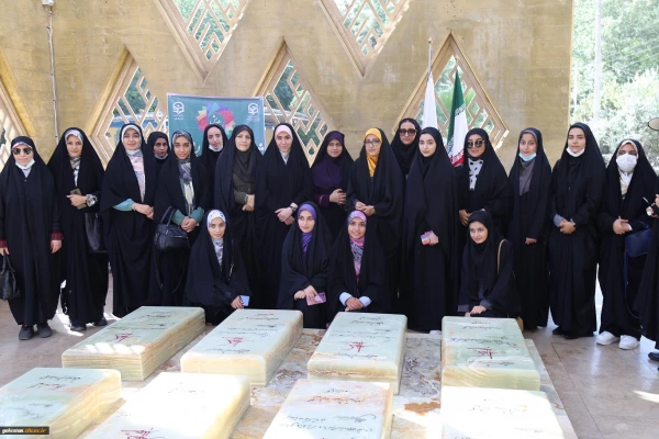 تجدید میثاق دانشجومعلمان شرکت کننده در جشنواره رویش با آرمان های شهدا 5