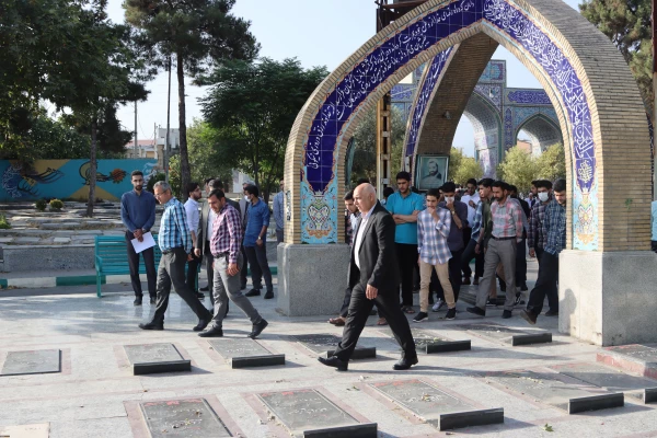 تجدید میثاق دانشجومعلمان شرکت کننده در جشنواره رویش با آرمان های شهدا 8