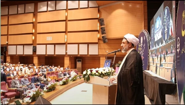 نماینده ولی فقیه در استان و امام جمعه کرمان: 
تحول دانش آموزان در گرو تحول در جهان بینی آنان است 
‹› 2