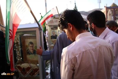 ادای احترام شرکت کنندگان در ششمین جشنواره رویش قطب یک به سردار دل ها 