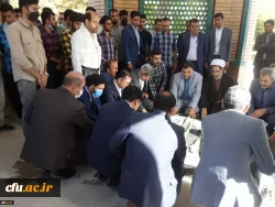 ادای احترام شرکت کنندگان در آیین پایانی ششمین جشنواره رویش به شهدای گمنام 4