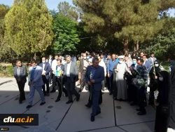 ادای احترام شرکت کنندگان در آیین پایانی ششمین جشنواره رویش به شهدای گمنام 6