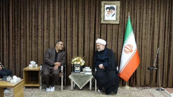 دیدار معاون دانشجویی دانشگاه فرهنگیان با با نماینده ولی فقیه در استان کردستان
 3