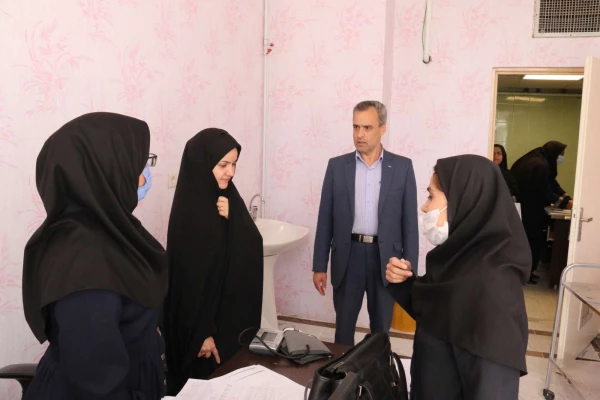 مدیر امور پردیس های استان یزد از روند برگزاری مصاحبه داوطلبان ورود به دانشگاه فرهنگیان بازدید کرد
 2