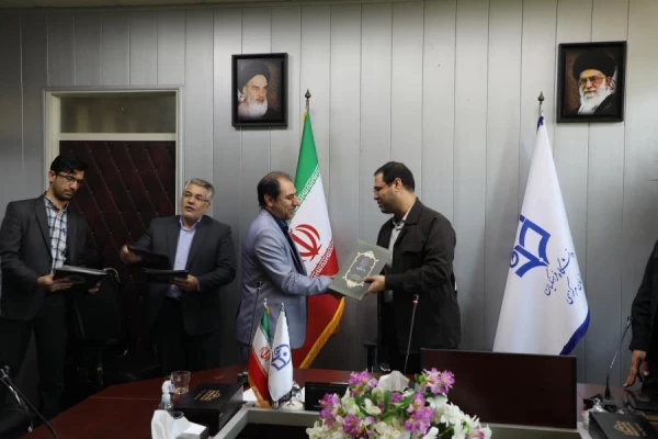  فرایند تولید آزمون باید فرایند تولید گفتمان آموزش جدید باشد 13