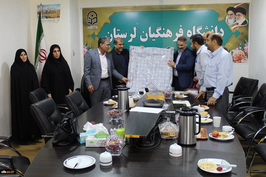 جلسه تکریم و تشکر از سرپرست قبلی پردیس علامه طباطبایی خرم آباد 4