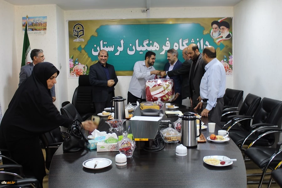 جلسه تکریم و تشکر از سرپرست قبلی پردیس علامه طباطبایی خرم آباد 5