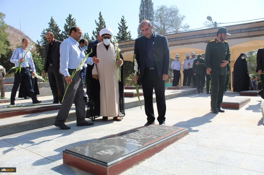 مراسم غبار روبی قبور مطهر شهدای دفاع مقدس به مناسبت آغاز  هفته دفاع مقدس 5