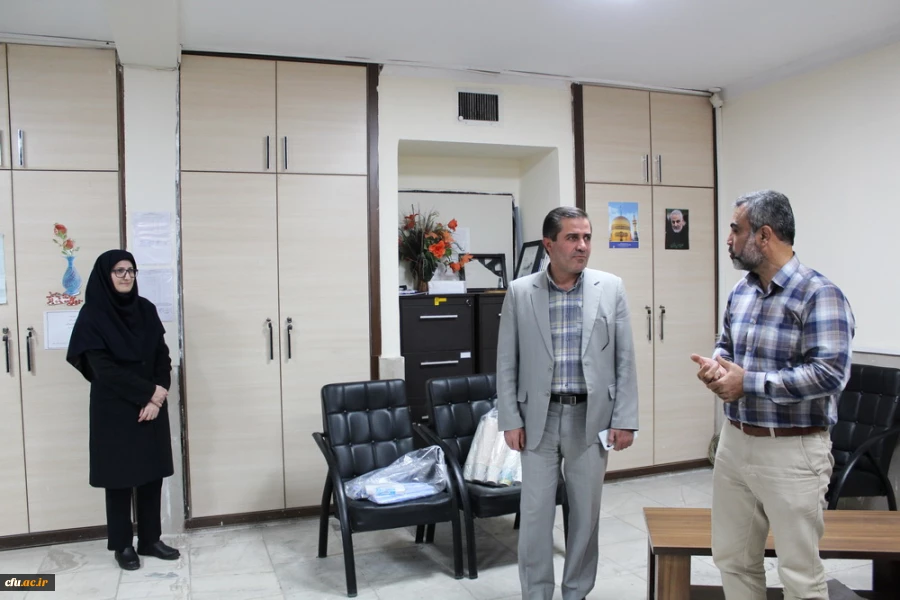 بازدید مدیر امور پردیس ها از روند ثبت نام پذیرفته شدگان کنکور 1401 به روایت تصویر 8