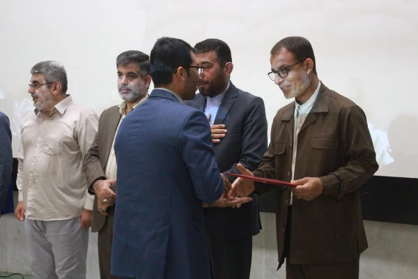 همایش فرهنگ و تربیت در آیینه 8 سال دفاع مقدس برگزار شد 16