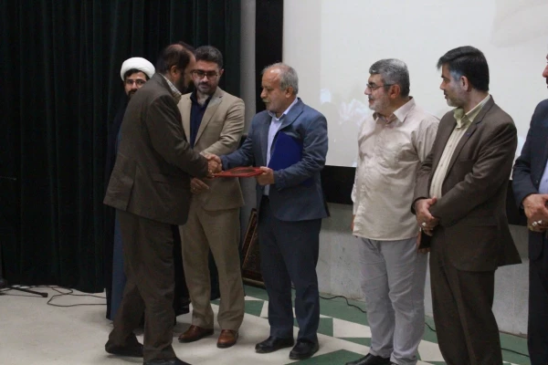 همایش فرهنگ و تربیت در آیینه 8 سال دفاع مقدس برگزار شد 19