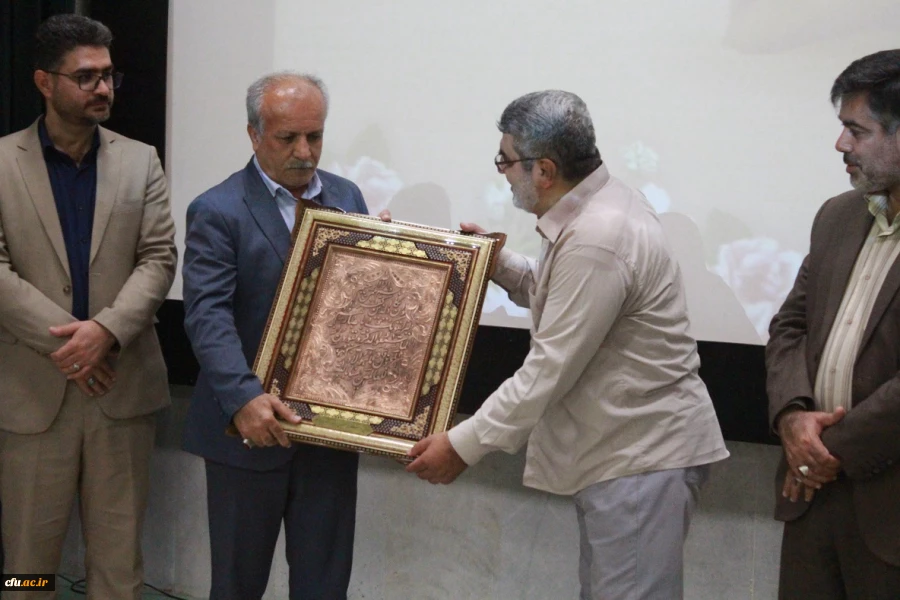 همایش فرهنگ و تربیت در آیینه 8 سال دفاع مقدس برگزار شد 21