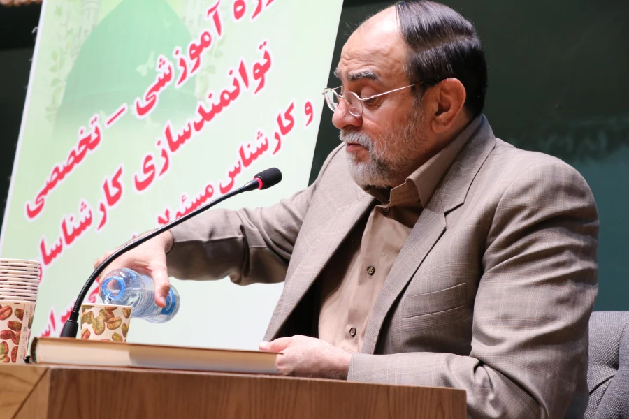 باید این احساس در جوانان ایجاد شود که احکام برای حفظ انسانیت و به نفع آنان است 3