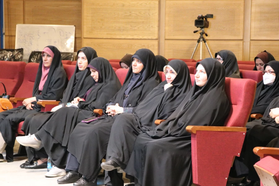 باید این احساس در جوانان ایجاد شود که احکام برای حفظ انسانیت و به نفع آنان است 5