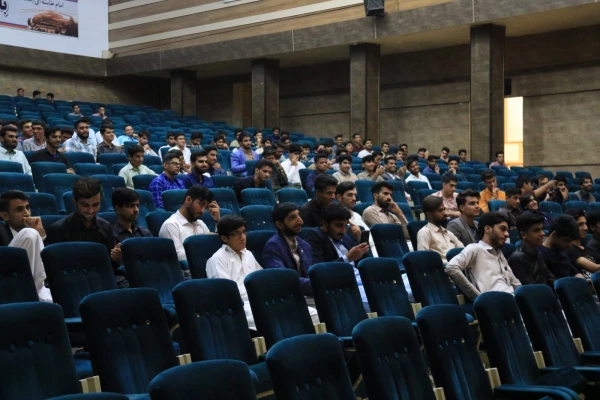 اتحاد مسلمین داروی شفابخش و موجب عزت آنان در دنیا و آخرت است.
 8