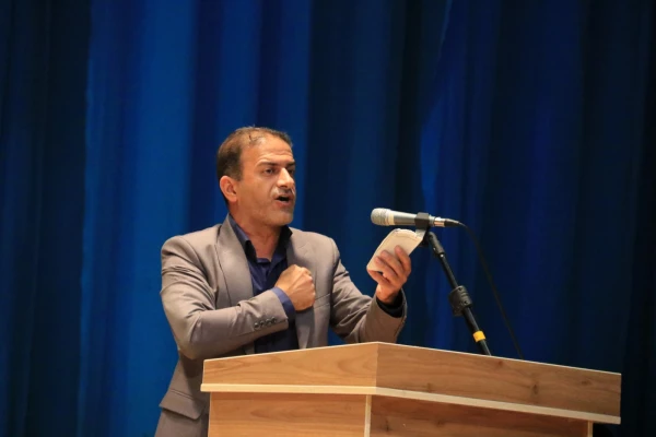 اتحاد مسلمین داروی شفابخش و موجب عزت آنان در دنیا و آخرت است.
 9