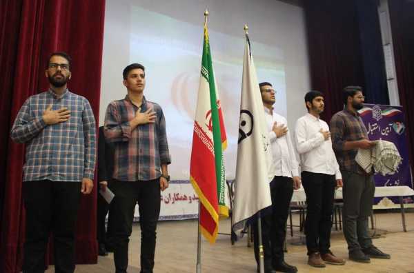 در حرفه معلمی به اصل لذت برسید زیرا این شغل الهی است
 4