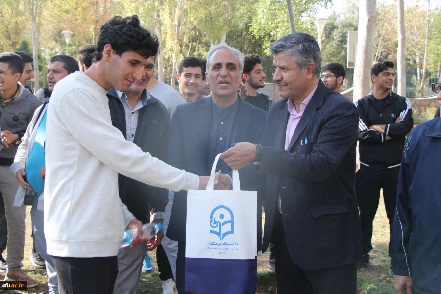 همایش پیاده روی اساتید،کارکنان و دانشجومعلمان دانشگاه فرهنگیان استان اصفهان 12