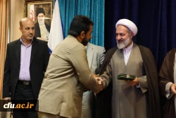 تکریم از خادمان امام حسین(ع) در موکب دانشگاه فرهنگیان در کربلا