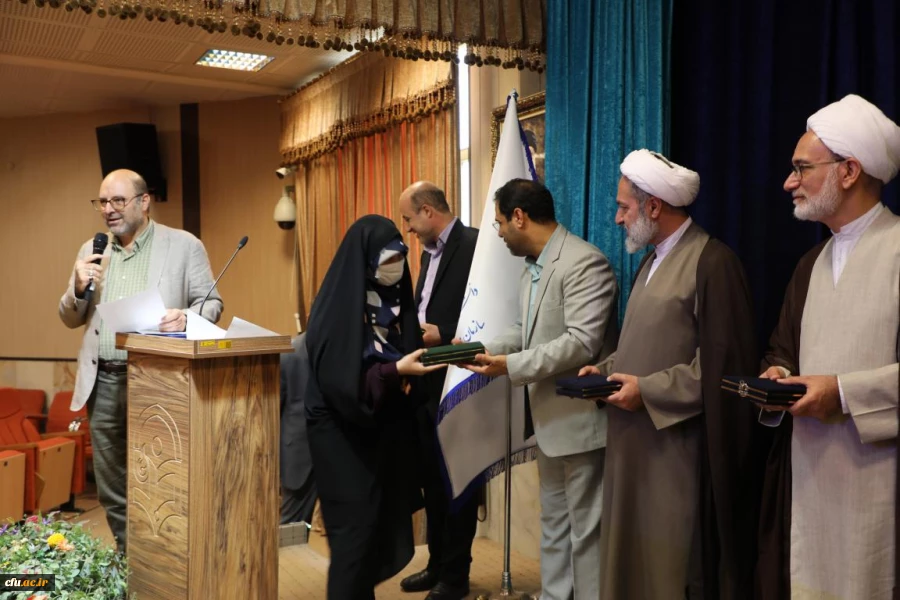 تکریم از خادمان امام حسین(ع) در موکب دانشگاه فرهنگیان در کربلا