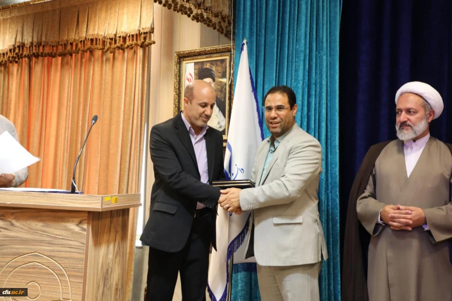 تکریم از خادمان امام حسین(ع) در موکب دانشگاه فرهنگیان در کربلا