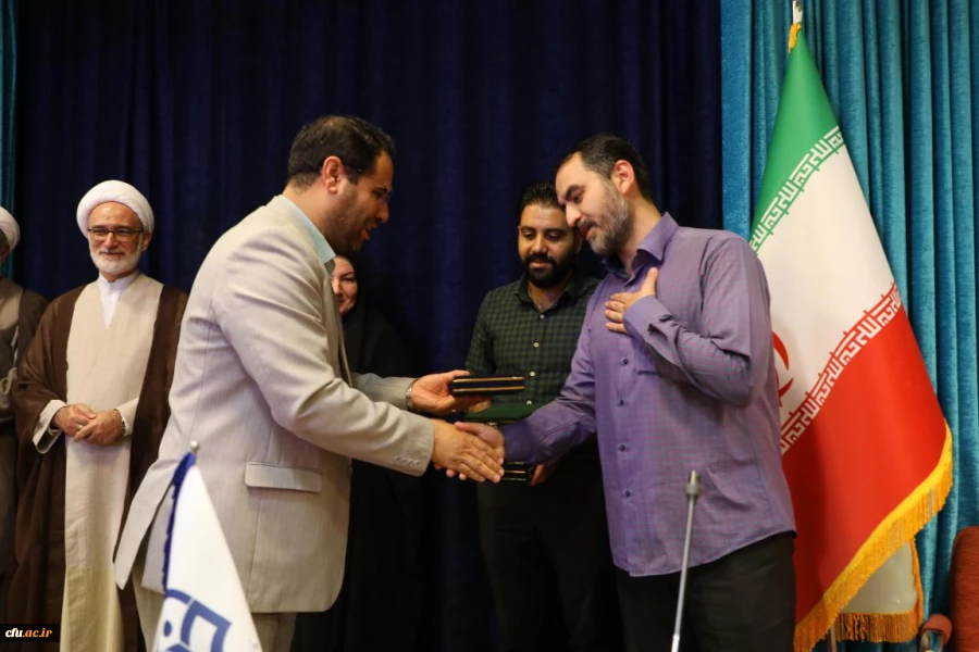 تکریم از خادمان امام حسین(ع) در موکب دانشگاه فرهنگیان در کربلا