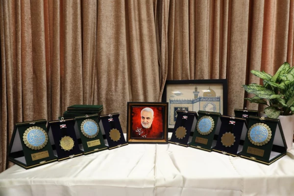 تکریم از خادمان امام حسین(ع) در موکب دانشگاه فرهنگیان در کربلا