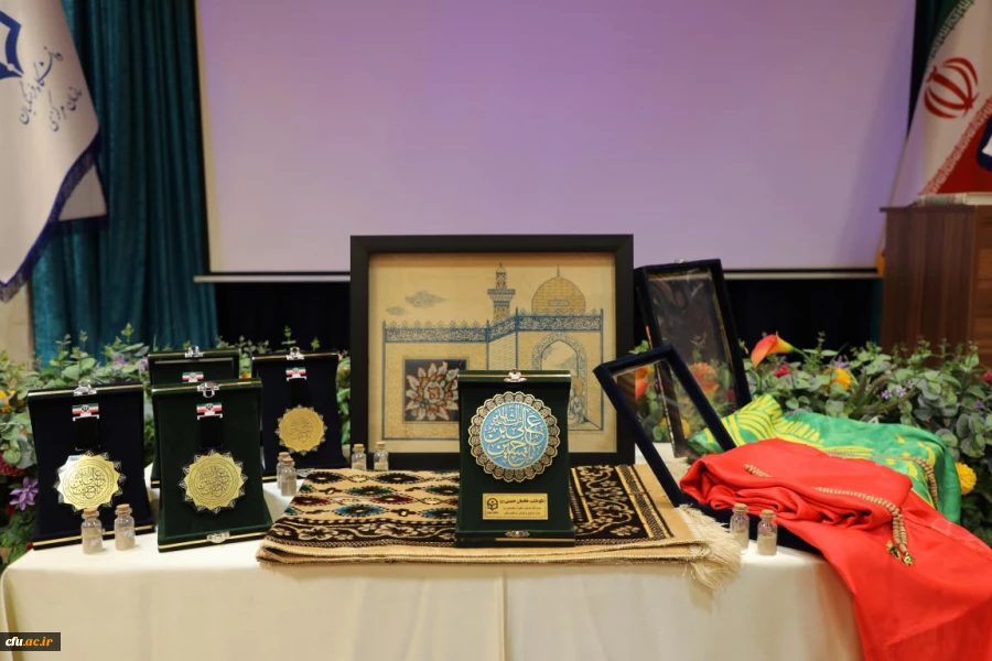 تکریم از خادمان امام حسین(ع) در موکب دانشگاه فرهنگیان در کربلا