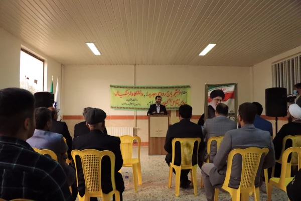 را و رسالت معلمی امتداد راه انبیاء خداوند است. 10