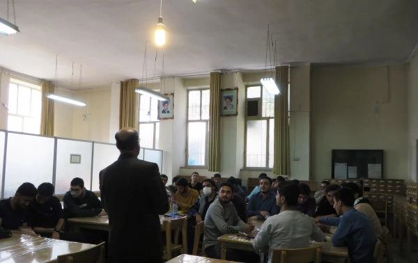 با برپایی سلسله جلسات آموزشی «کتابخانه من، کلاس من» با حضور اساتید مجرب
 4