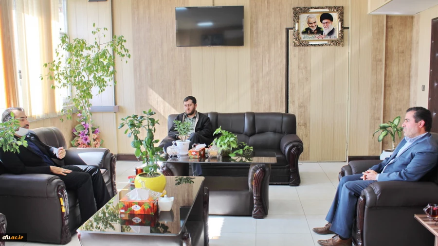 دانشگاه فرهنگیان آماده بهره گیری از ظرفیت های حوزه هنری در قالب تفاهم نامه مشترک است. 2