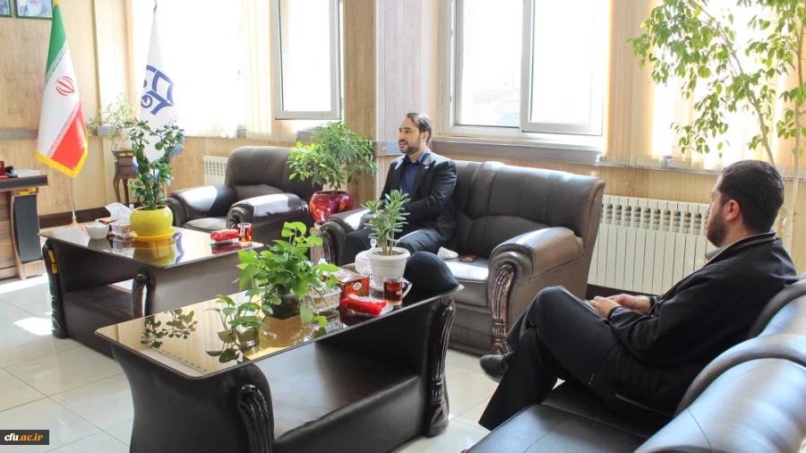 دانشگاه فرهنگیان آماده بهره گیری از ظرفیت های حوزه هنری در قالب تفاهم نامه مشترک است. 4