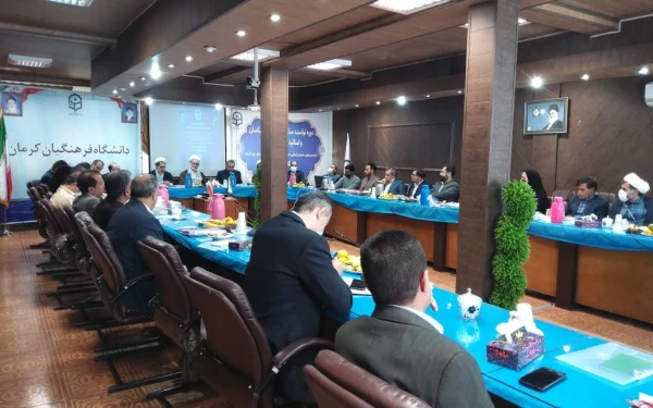 مدیر امور پردیسهای استان کرمان
انجام برنامه های فرهنگی وتربیتی در شکل گیری شخصیت وهویت معلمی دانشجومعلمان اهمیت ونقش بسزایی دارد 2