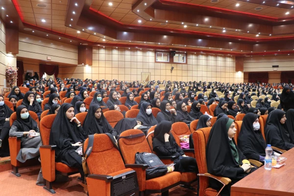 مراسم دانشجویان دختر جدیدالورود سال 1401 دانشگاه فرهنگیان استان اصفهان 3