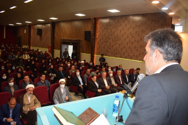 دکتر عظیم عظیمی به عنوان مدیر امور پردیس های دانشگاه فرهنگیان استان کرمانشاه معرفی شد. 5