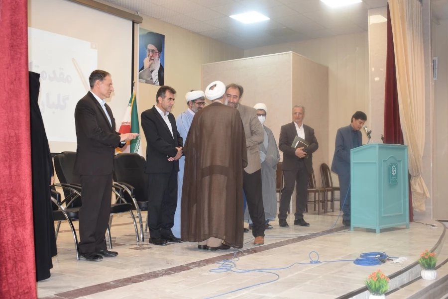 دکتر عظیم عظیمی به عنوان مدیر امور پردیس های دانشگاه فرهنگیان استان کرمانشاه معرفی شد. 9